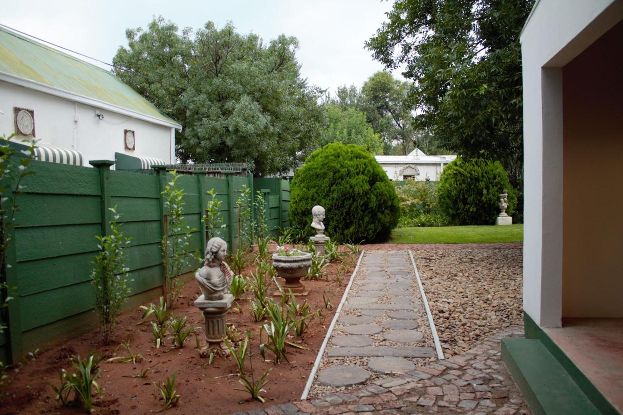 Lockerbie Lodge Vryburg Exterior photo